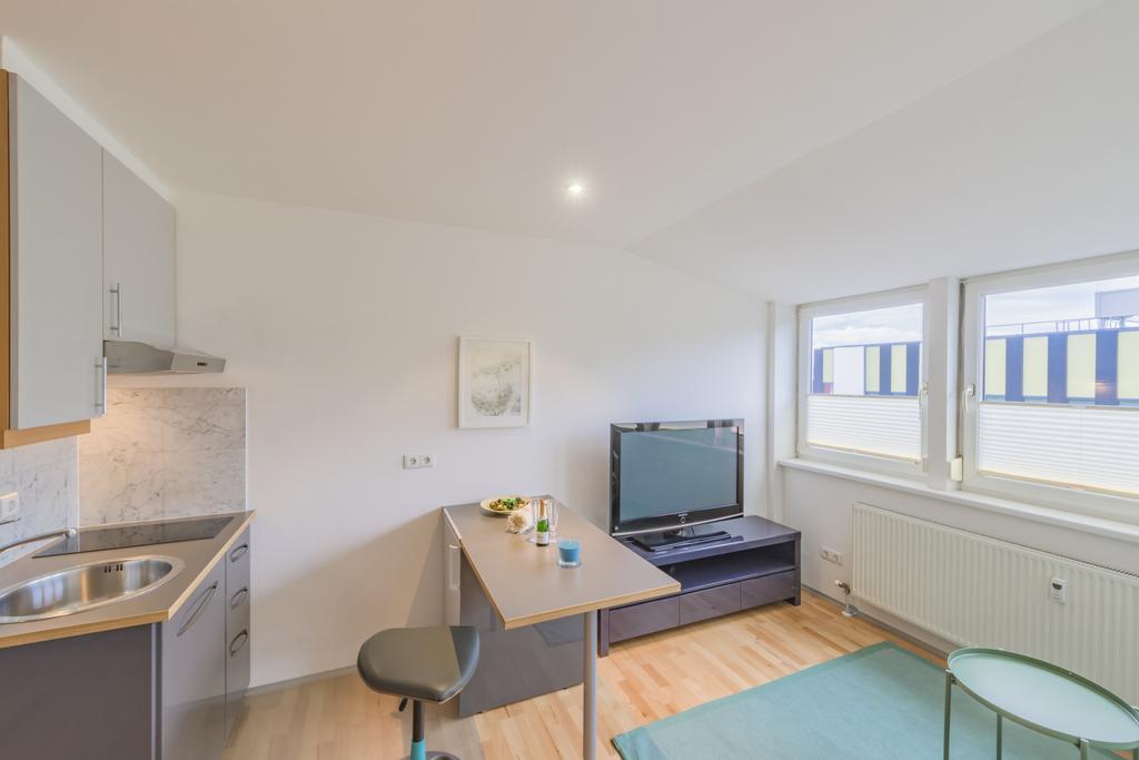 Maisonette Apartment Am Bahnhof - Adults Only Innsbruck Eksteriør billede