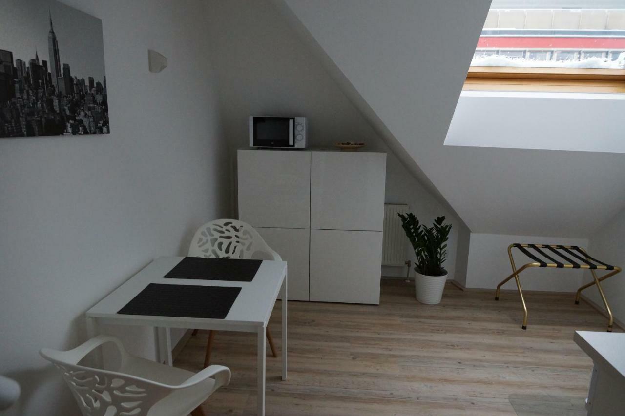 Maisonette Apartment Am Bahnhof - Adults Only Innsbruck Eksteriør billede
