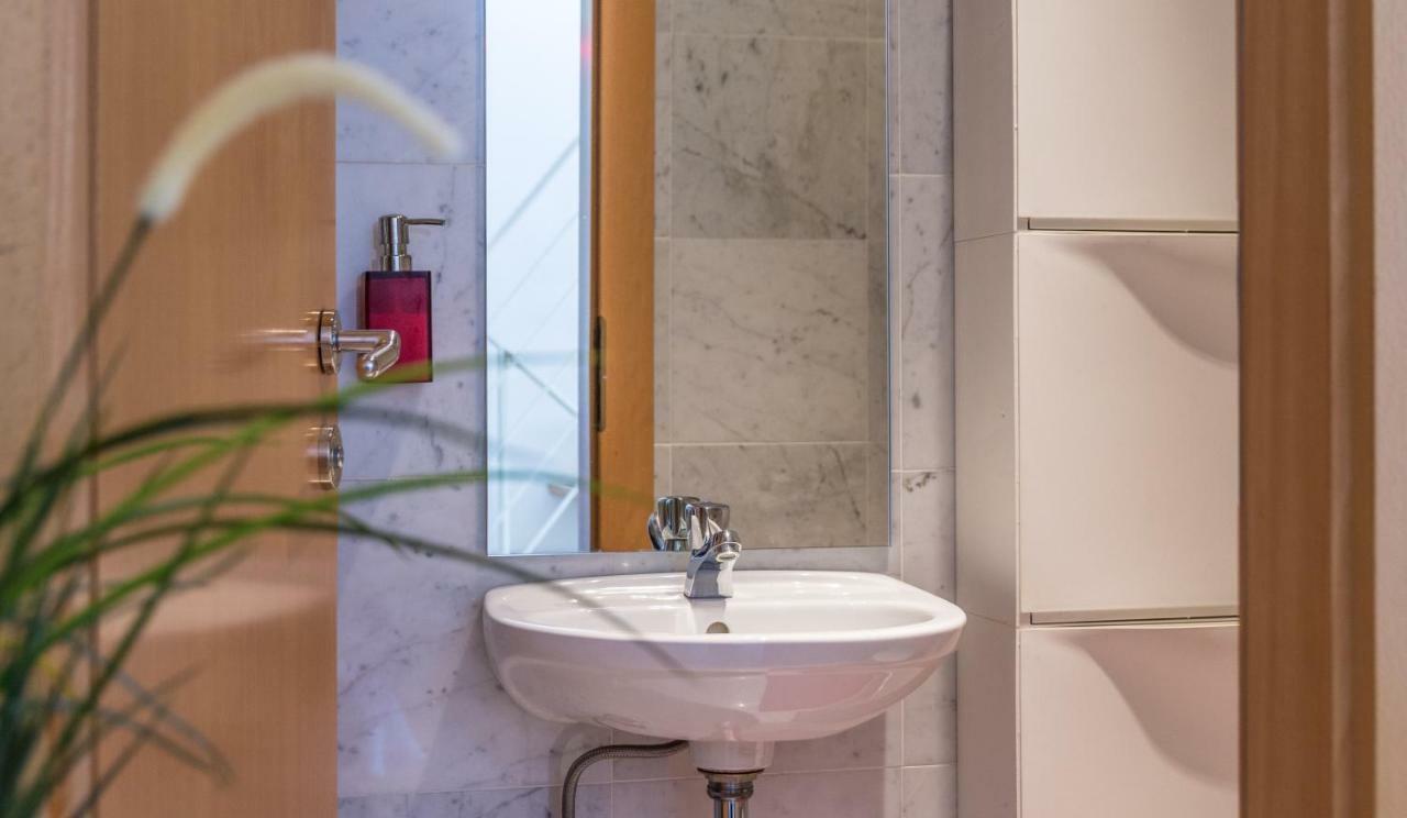 Maisonette Apartment Am Bahnhof - Adults Only Innsbruck Eksteriør billede